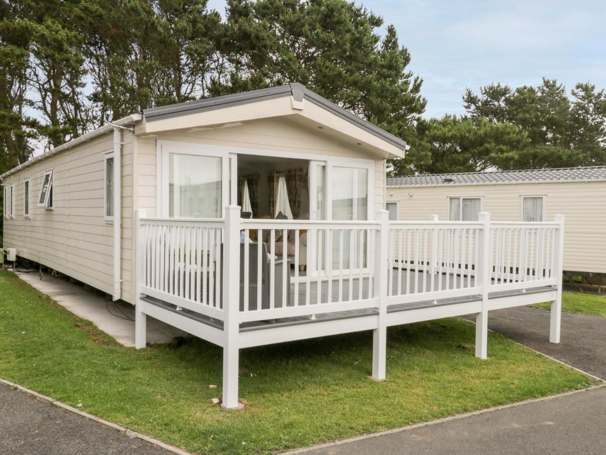 The Rodley Pines Villa Scarborough Exterior photo